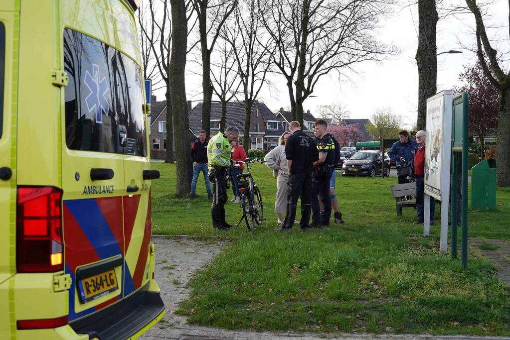 Meisje op fiets aangereden door auto