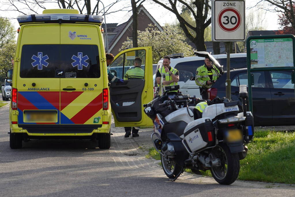 Meisje op fiets aangereden door auto