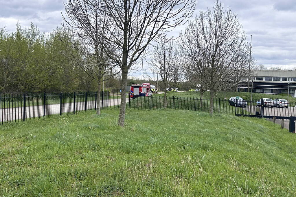 Tankwagen lekt mogelijk gevaarlijke vloeistof bedrijventerrein Rijkswaterstaat