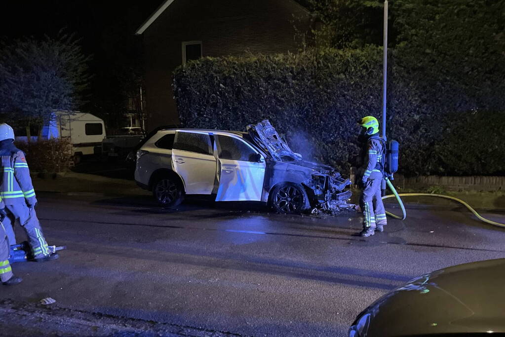 Auto verwoest door brand