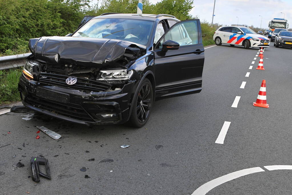 Veel schade na ongeval op afrit