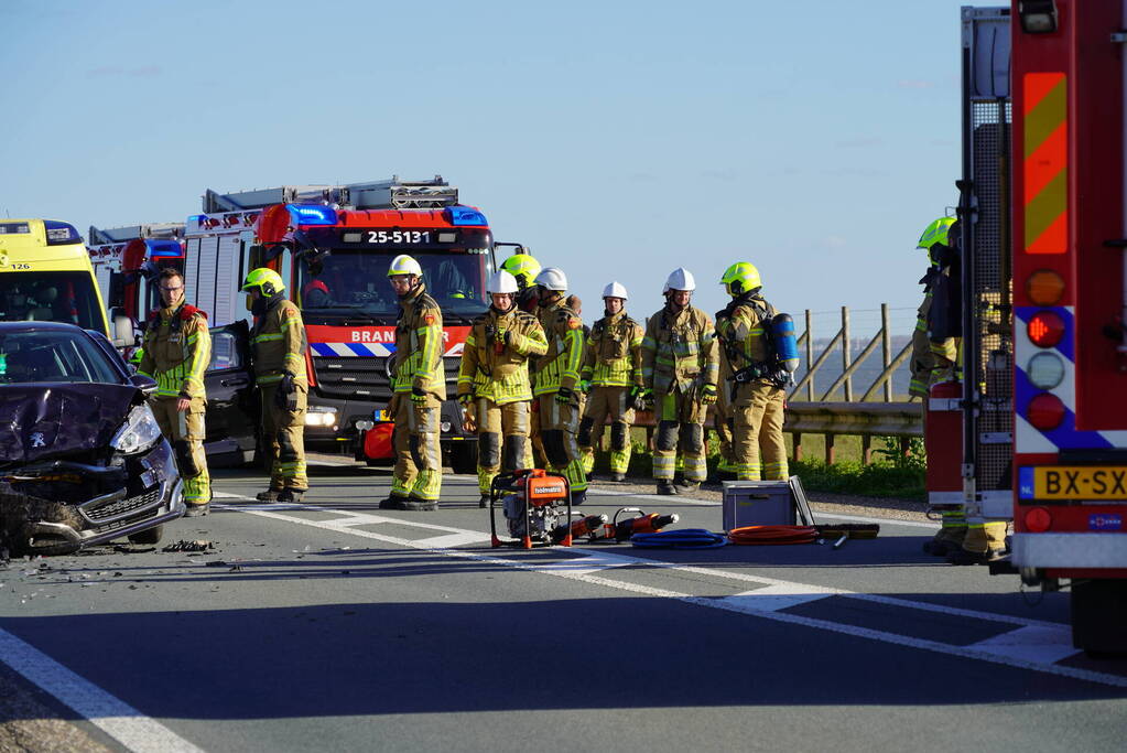 Twee gewonden bij flinke kop-staartbotsing