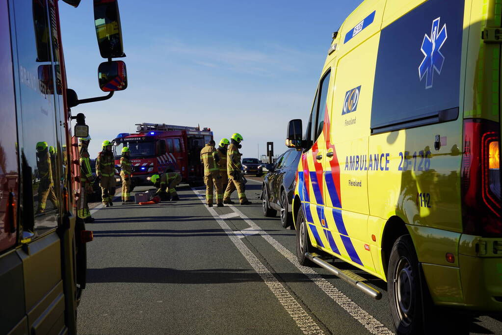 Twee gewonden bij flinke kop-staartbotsing