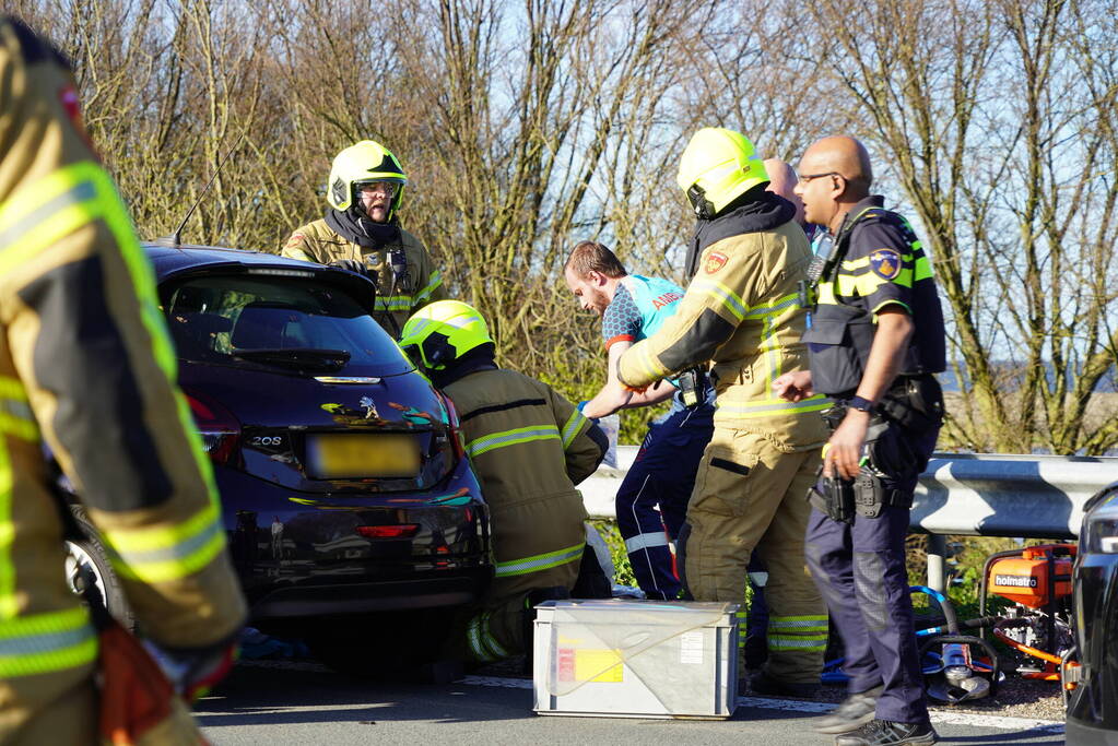 Twee gewonden bij flinke kop-staartbotsing