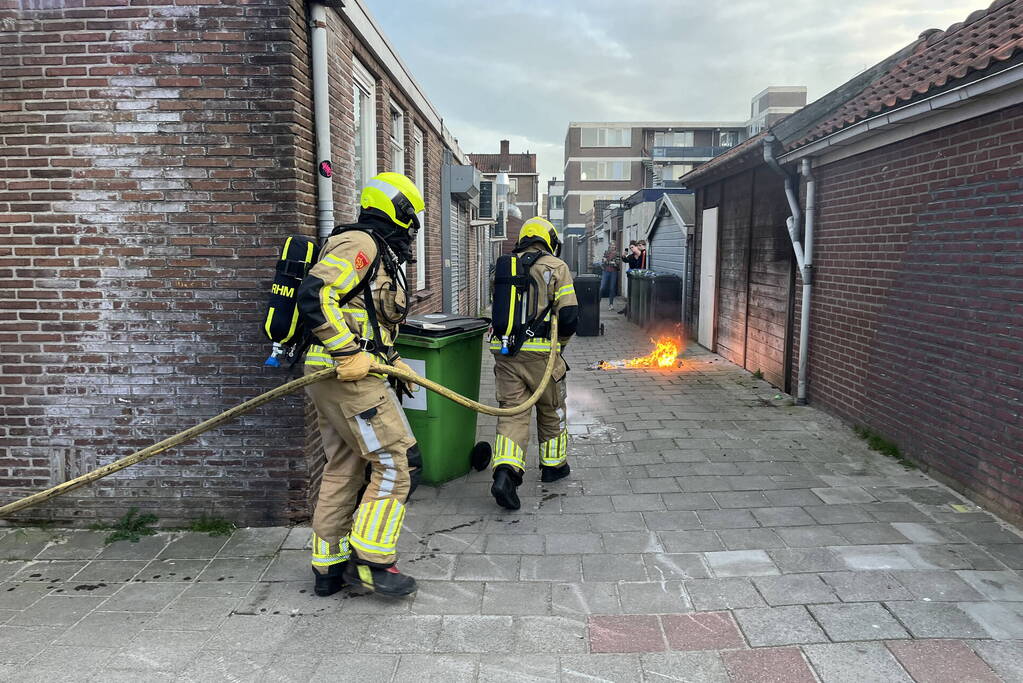 Kliko in brand tegen houten schuur