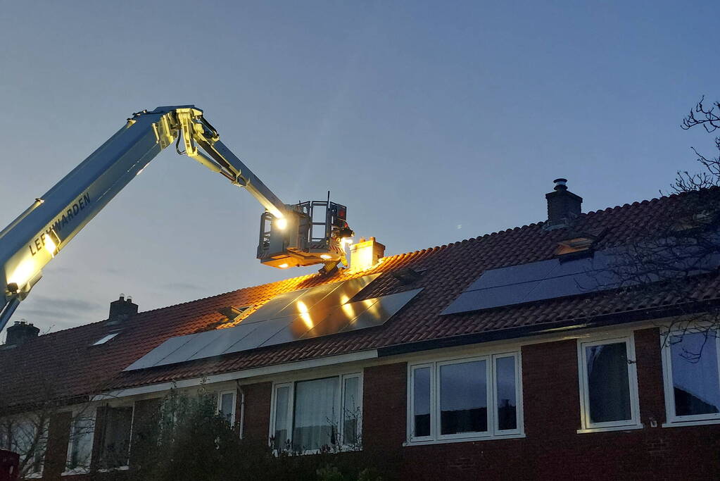 Rookontwikkeling bij brand op zolder van woning