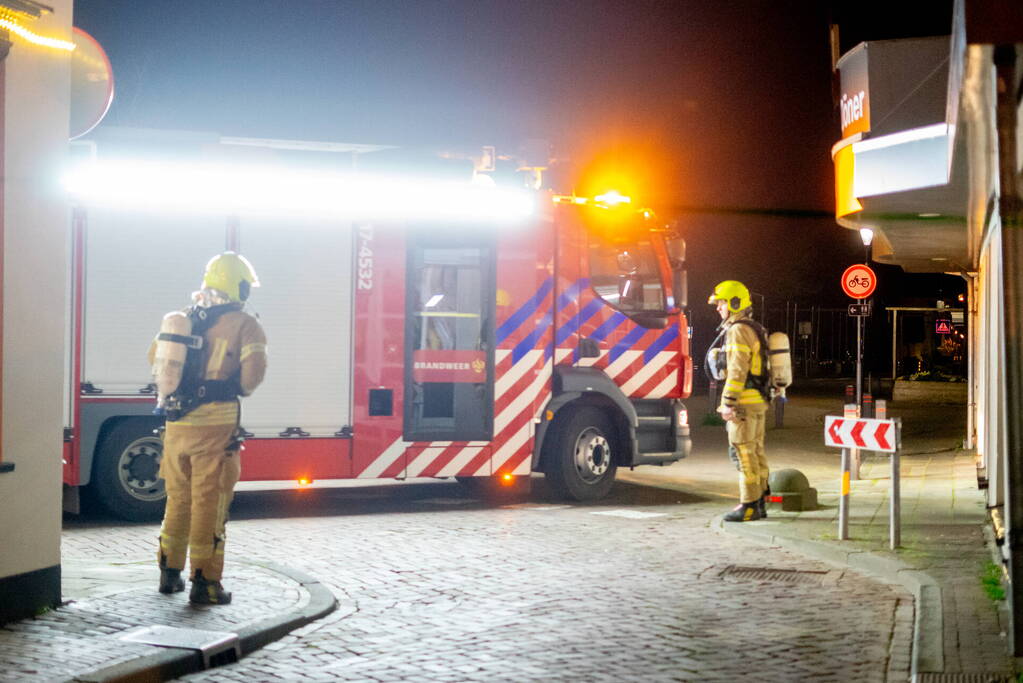 Man met verward gedrag steekt woning in brand