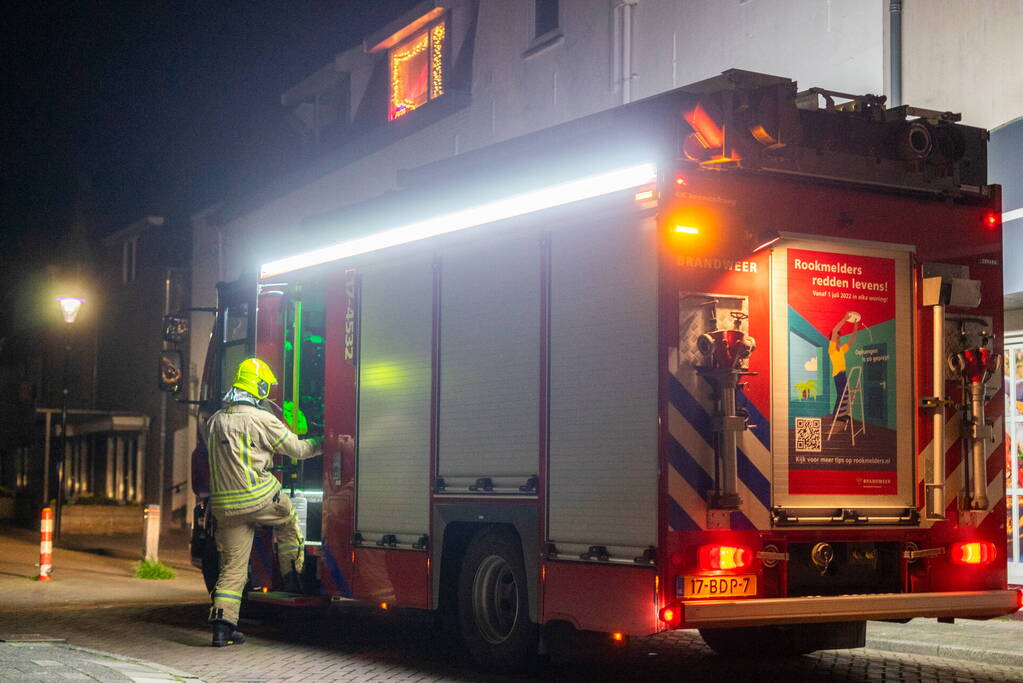 Man met verward gedrag steekt woning in brand