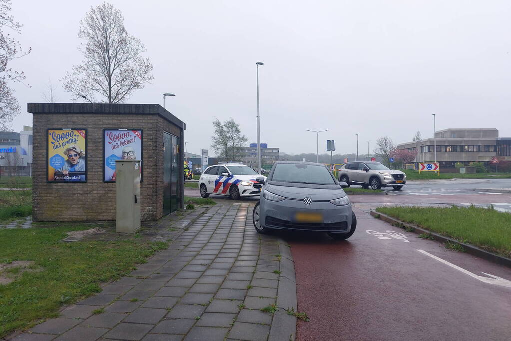 Fietser raakt gewond bij botsing met auto