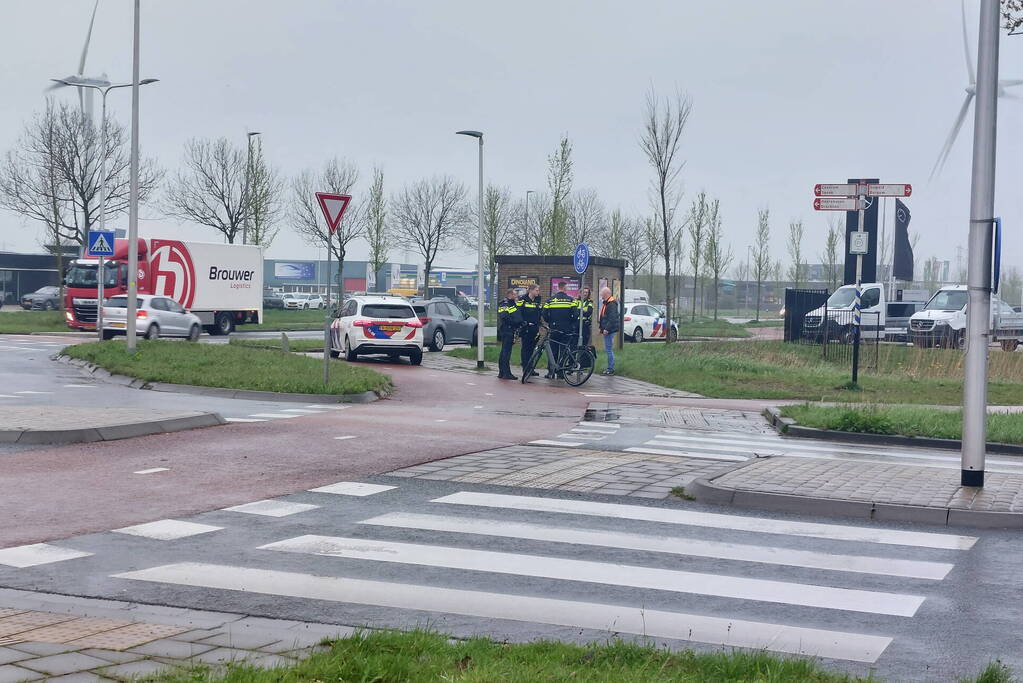 Fietser raakt gewond bij botsing met auto