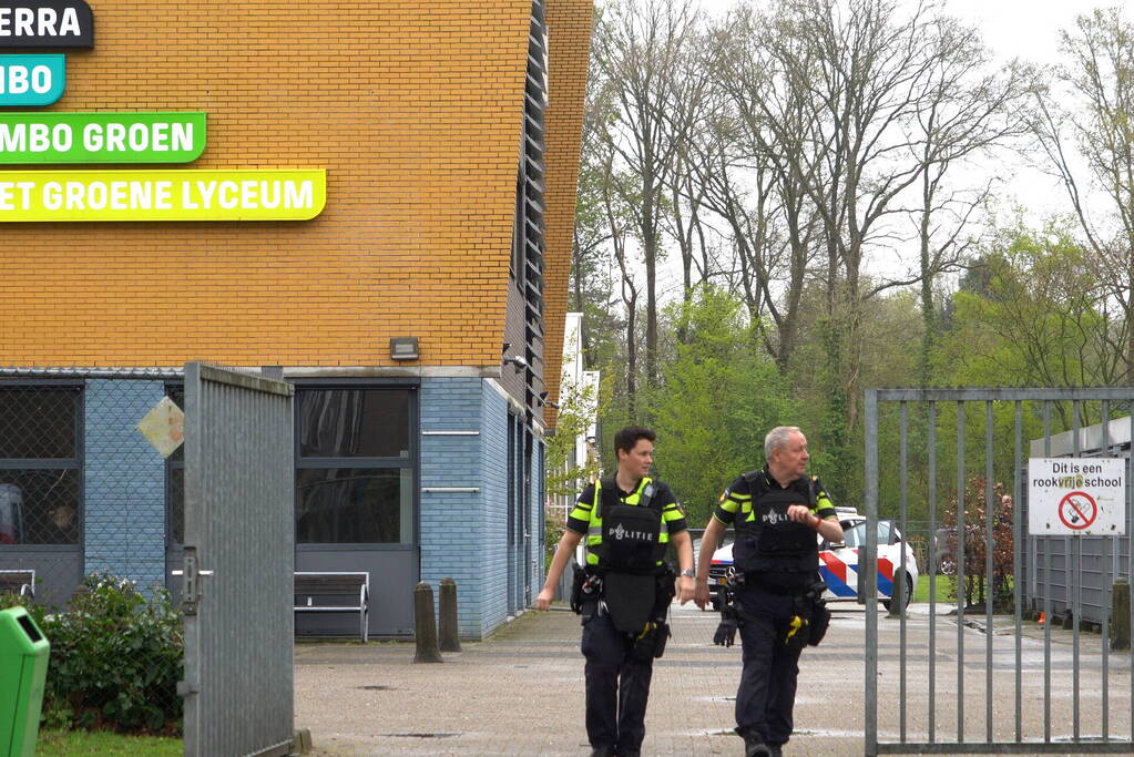 Terra College tijdelijk vergrendeld vanwege mogelijk persoon met vuurwapen op plein