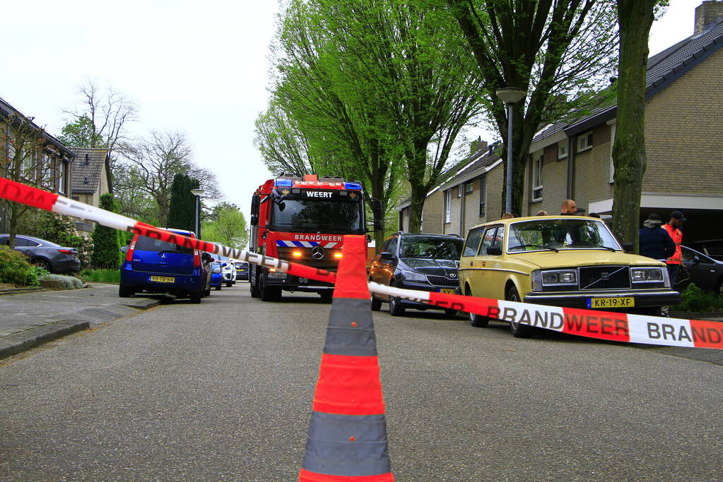 Onderzoek naar mogelijke gaslekkage in tuin