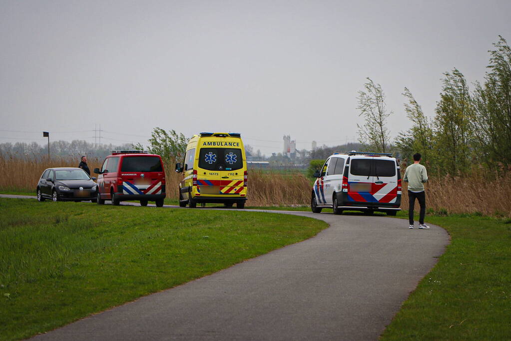 Overleden persoon aangetroffen bij strand