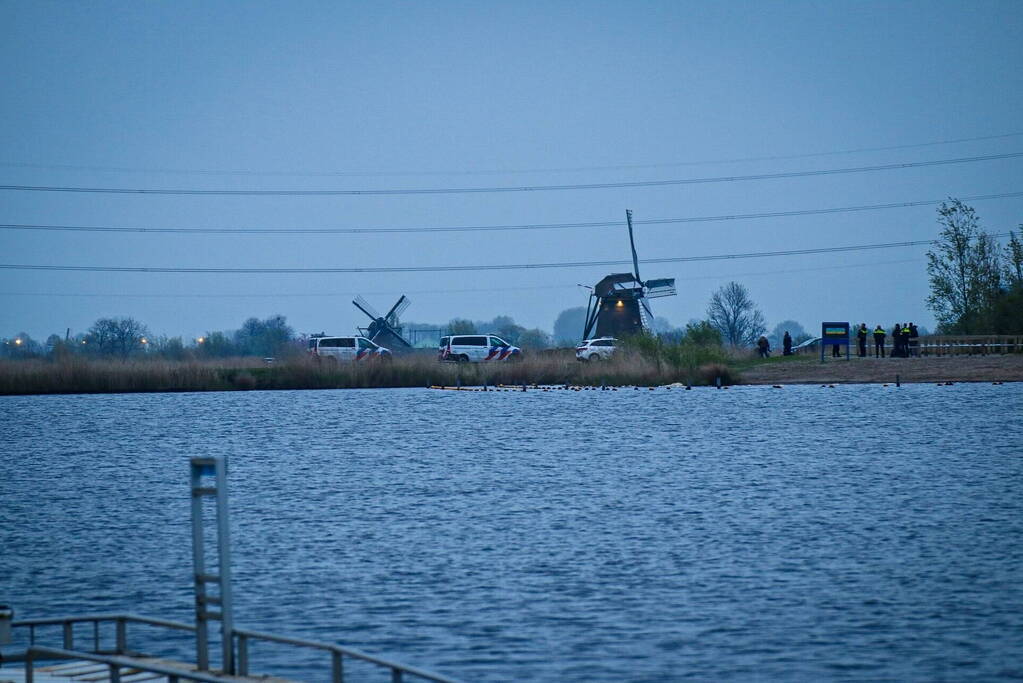 Overleden persoon aangetroffen bij strand