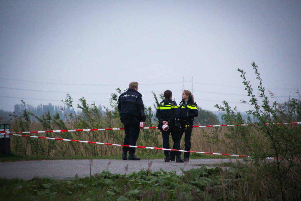 Overleden persoon aangetroffen bij strand