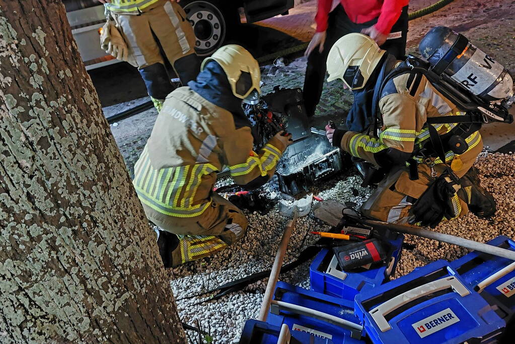 Brand in bestelbus snel onder controle