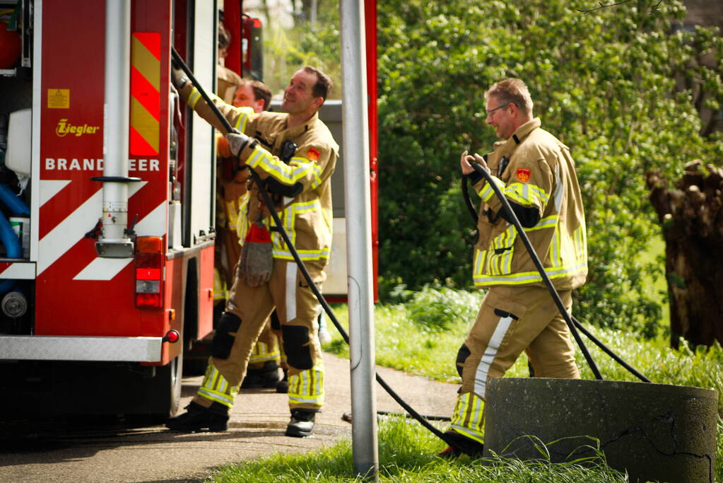 Brand in schuur snel onder controle