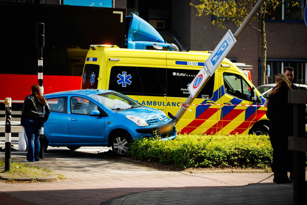 Twee voertuigen fiks beschadigd bij aanrijding