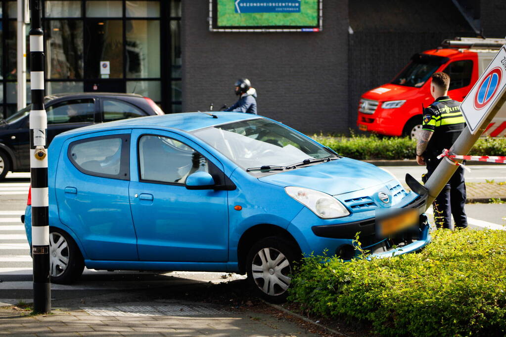 Twee voertuigen fiks beschadigd bij aanrijding