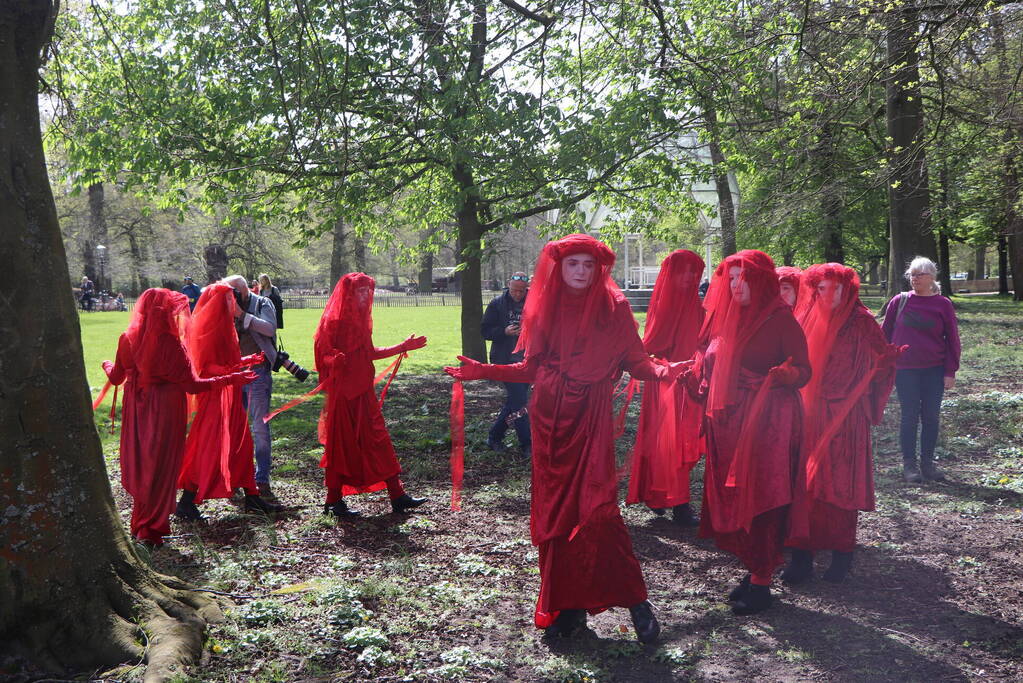 Extinction Rebellion demonstreerd bij provinciehuis