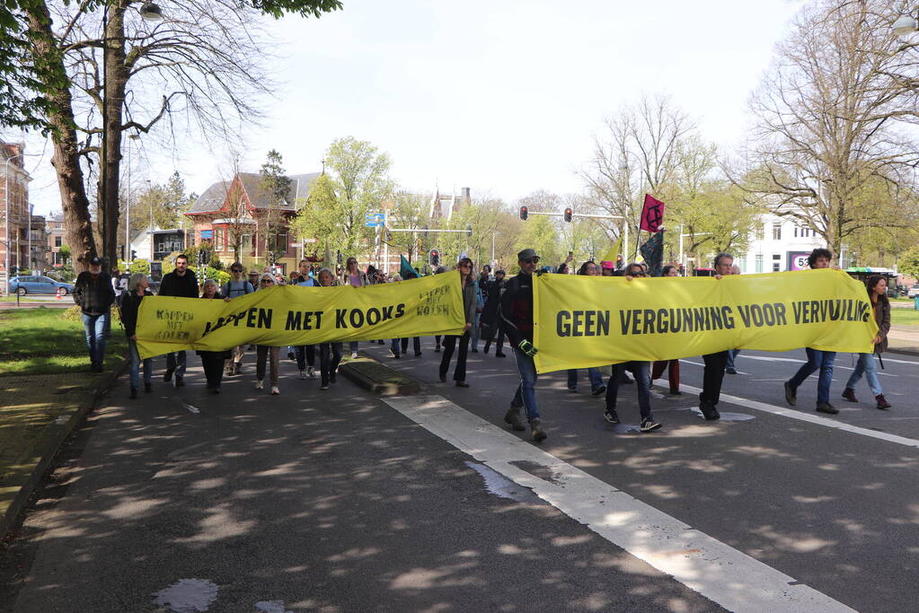 Extinction Rebellion demonstreerd bij provinciehuis