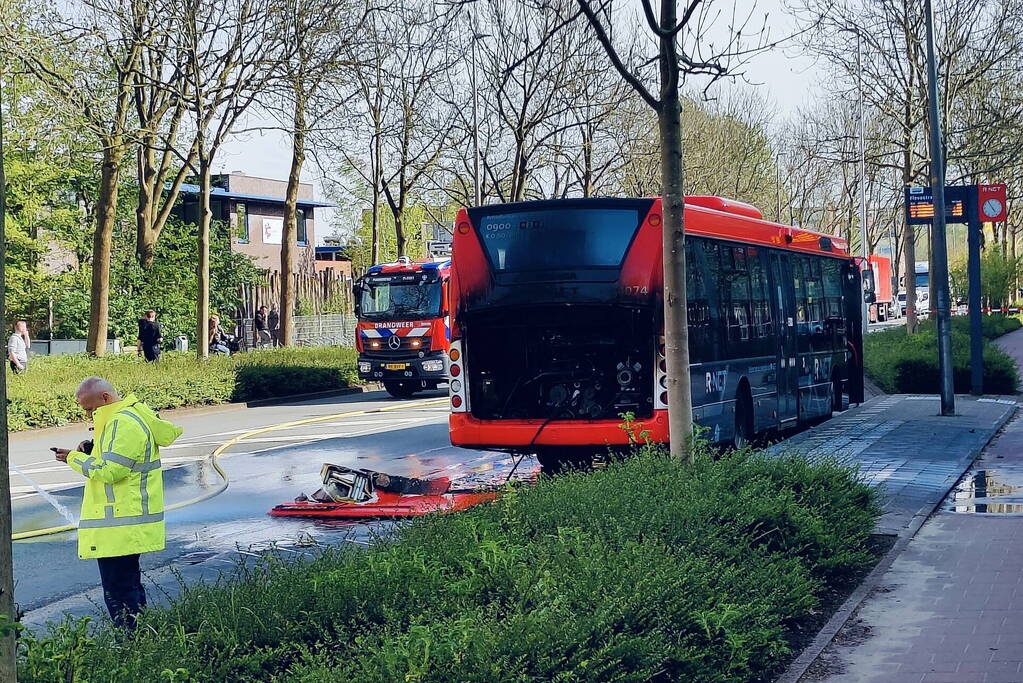 Lijnbus zwaar beschadigd door brand