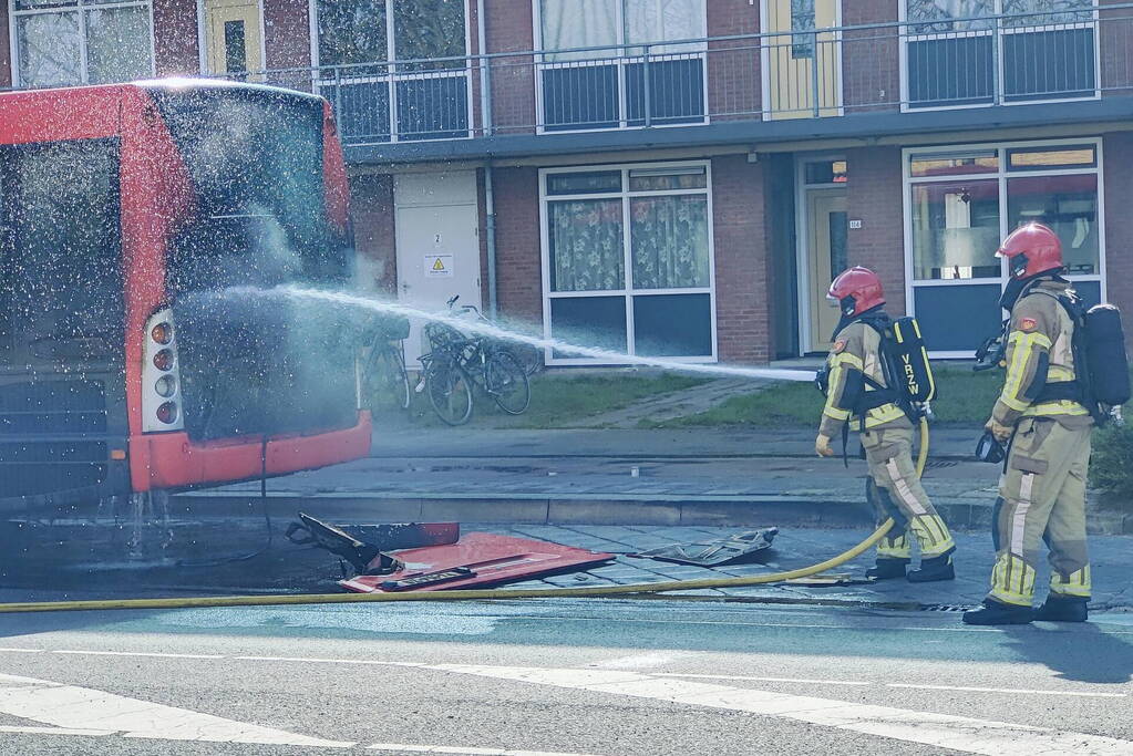 Lijnbus zwaar beschadigd door brand