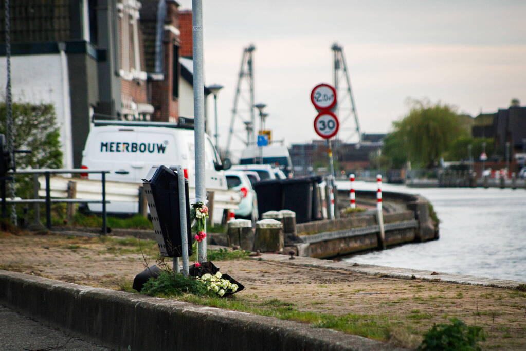 Bloemen gelegd op vindplaats van vermiste Özkan