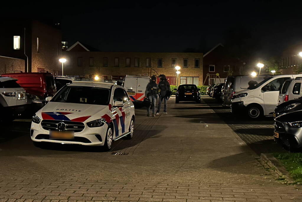 Arrestatieteam valt woning binnen