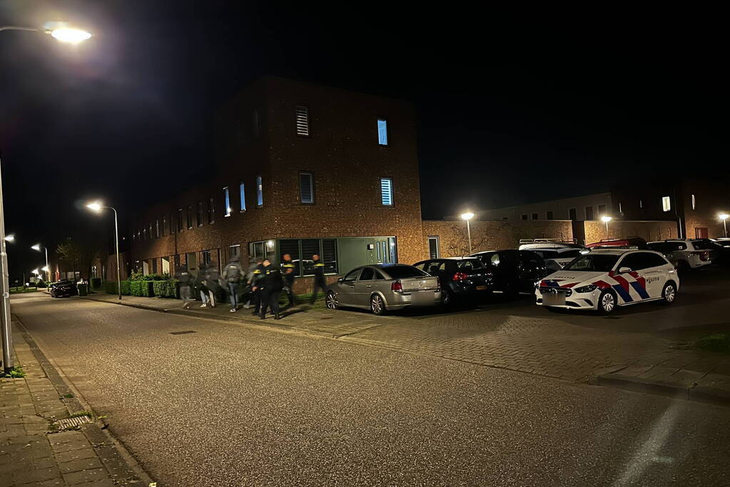 Arrestatieteam valt woning binnen