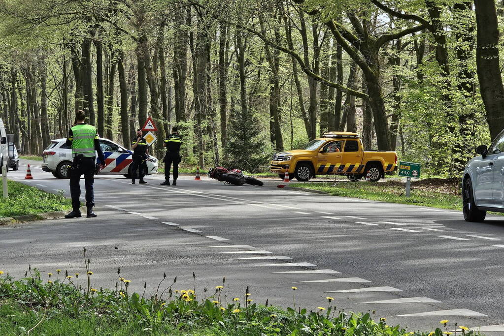 Motorrijder overleden na val, tweede raakt gewond