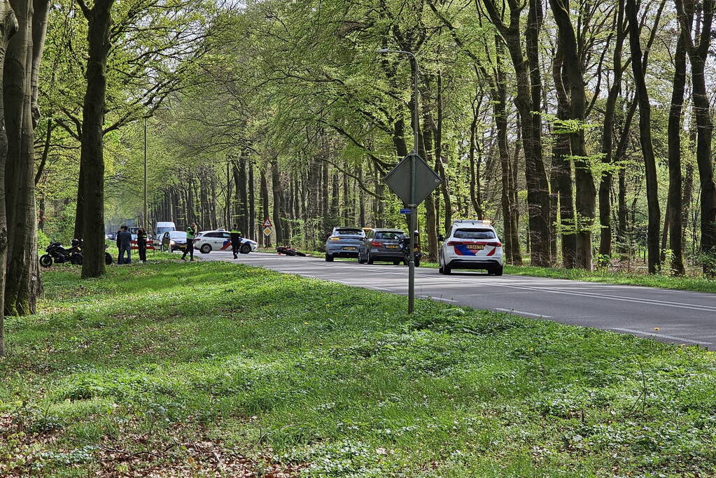 Motorrijder overleden na val, tweede raakt gewond