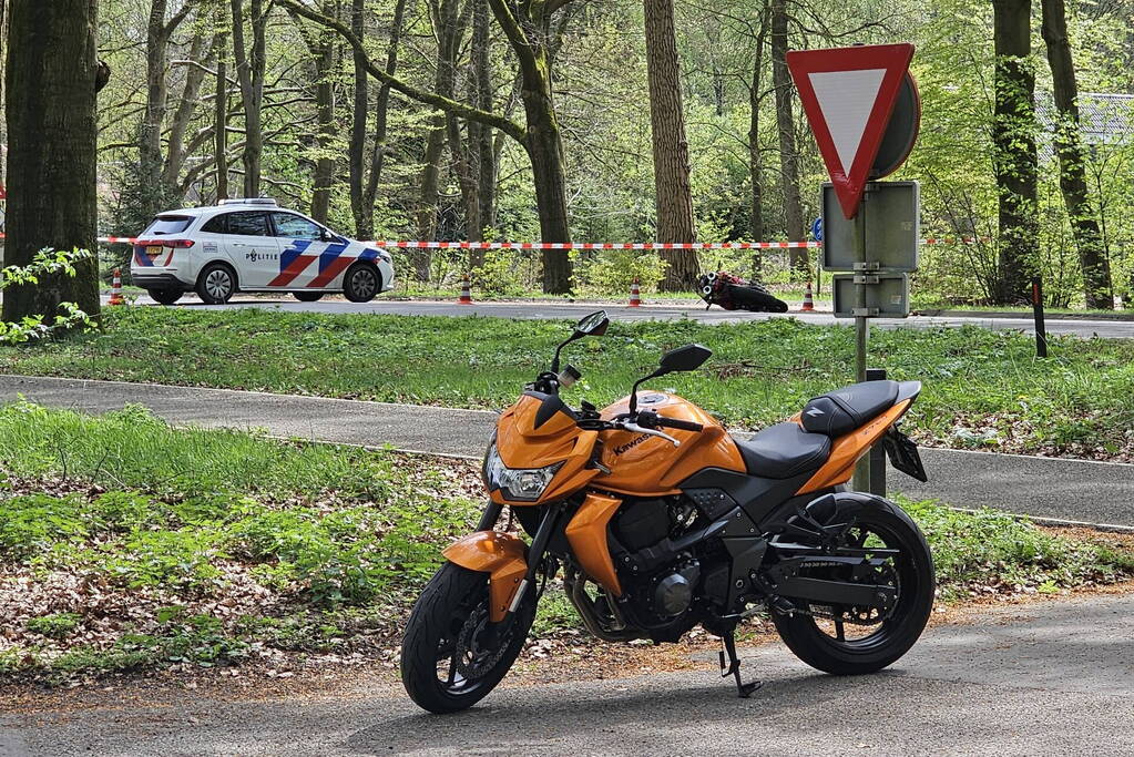 Motorrijder overleden na val, tweede raakt gewond