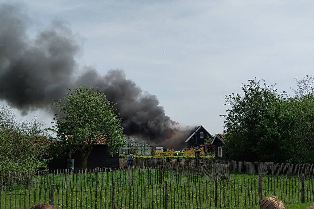 Grote uitslaande brand in restaurant