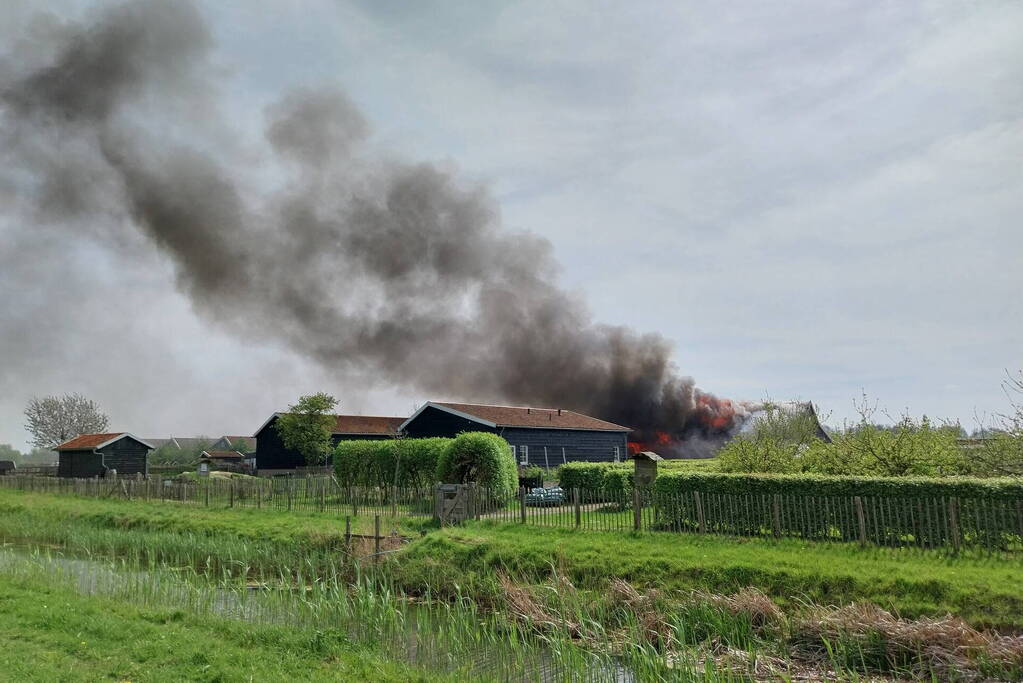 Grote uitslaande brand in restaurant