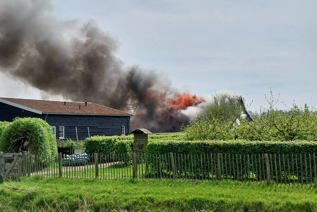 Grote uitslaande brand in restaurant