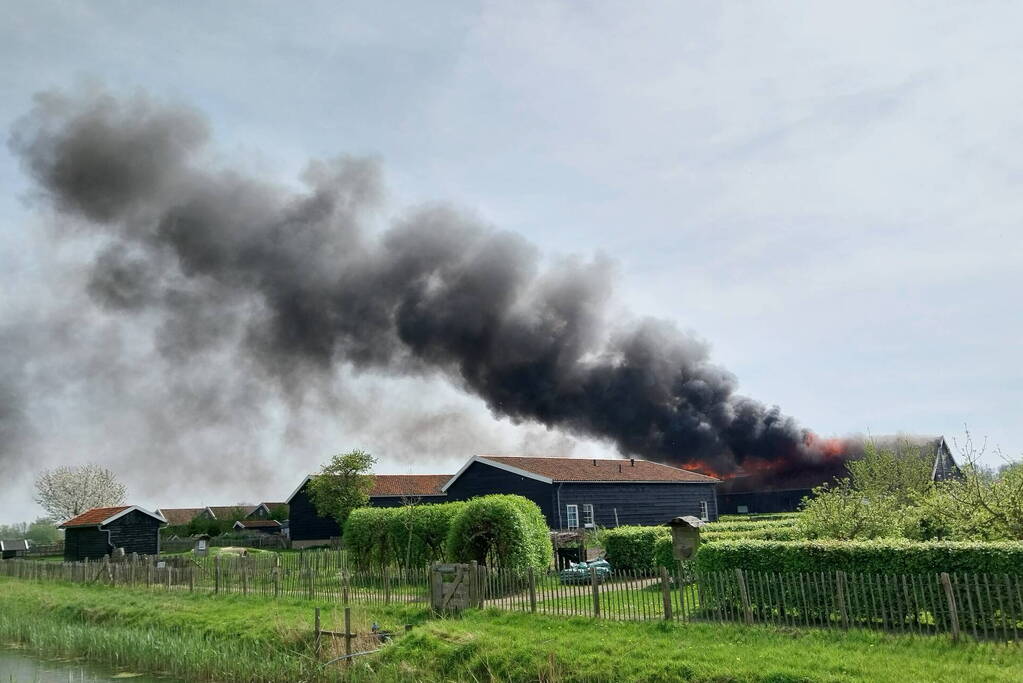 Grote uitslaande brand in restaurant