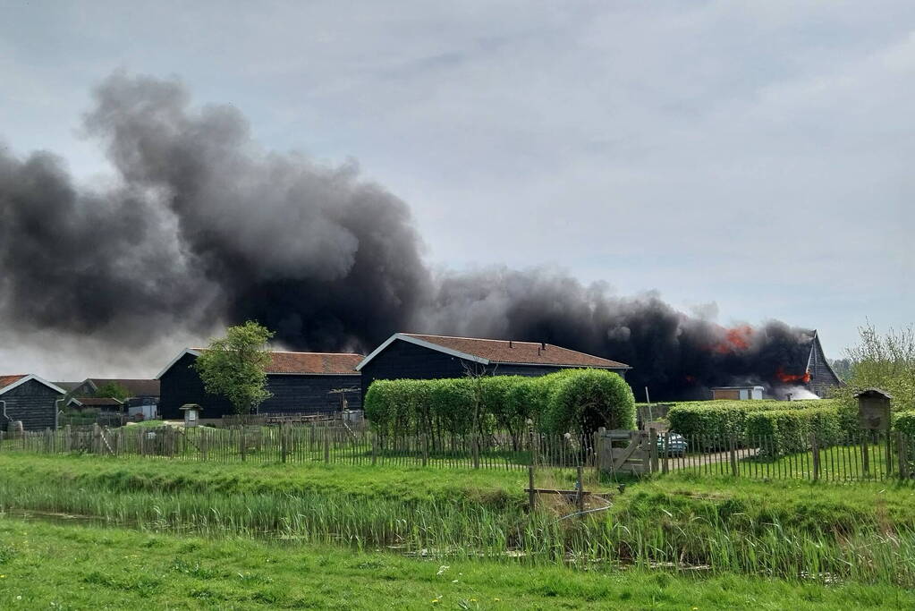 Grote uitslaande brand in restaurant