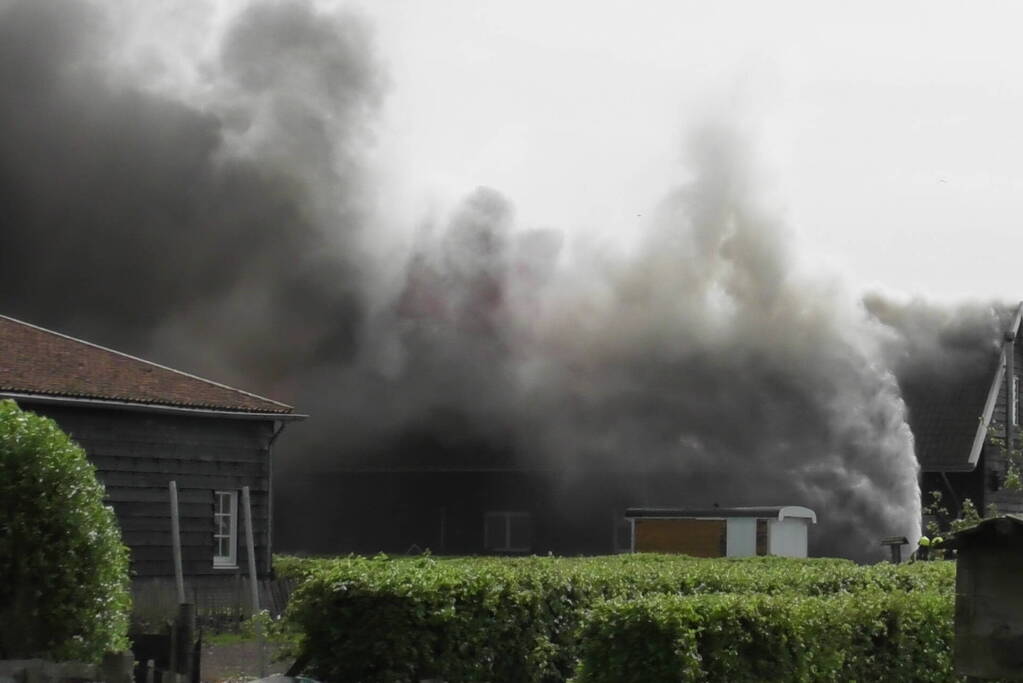 Grote uitslaande brand in restaurant