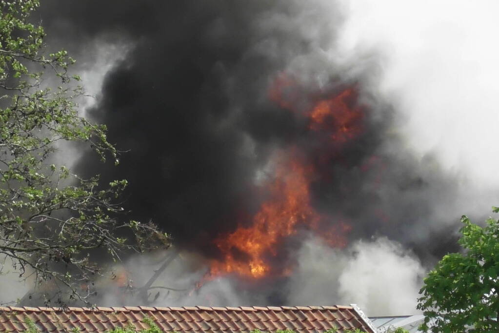 Grote uitslaande brand in restaurant