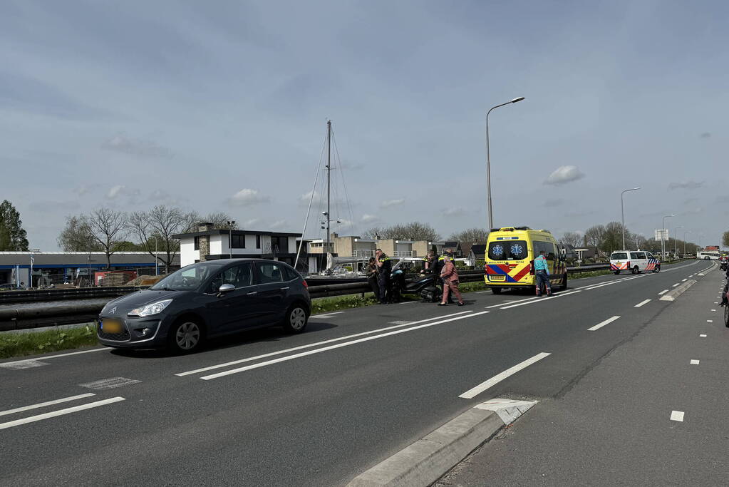 Gewonde bij ongeval tussen auto en motorscooter