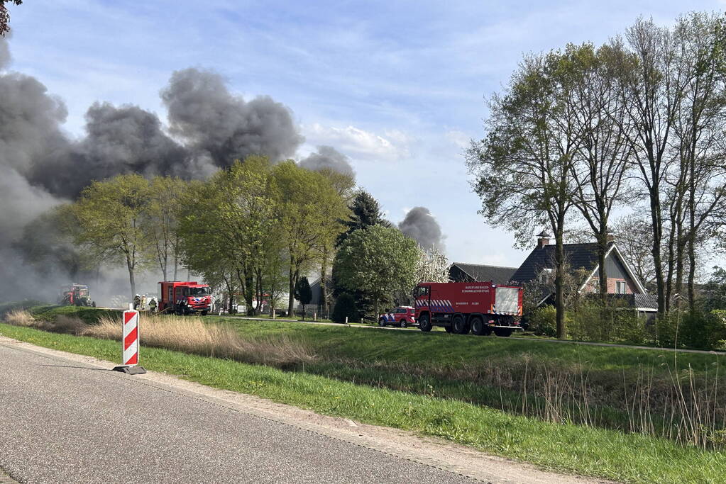 Flinke rookontwikkeling bij brand in schuur