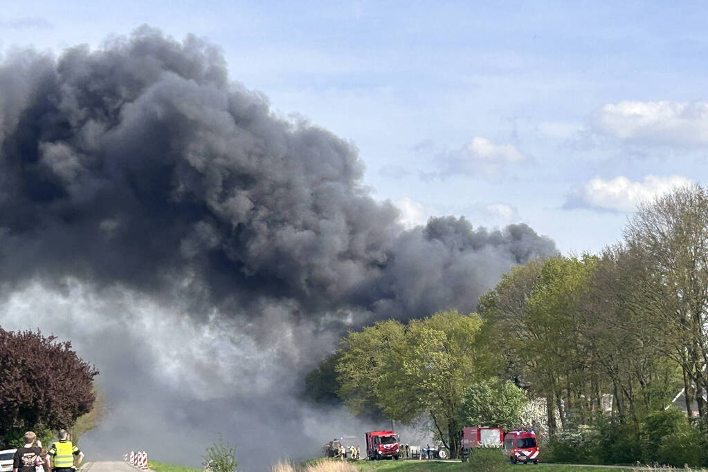 Flinke rookontwikkeling bij brand in schuur