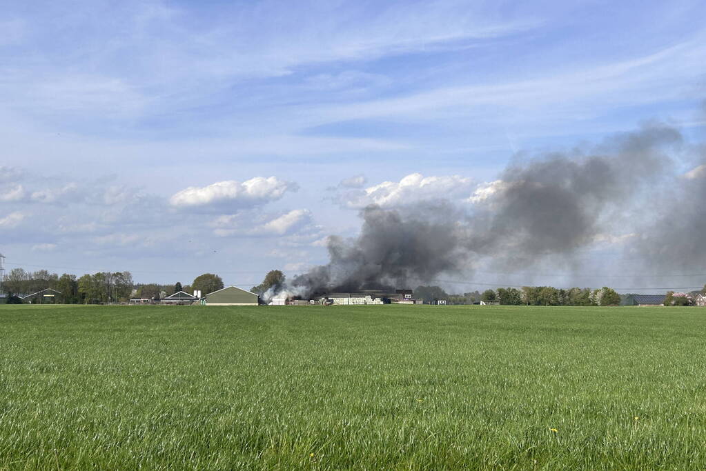 Flinke rookontwikkeling bij brand in schuur