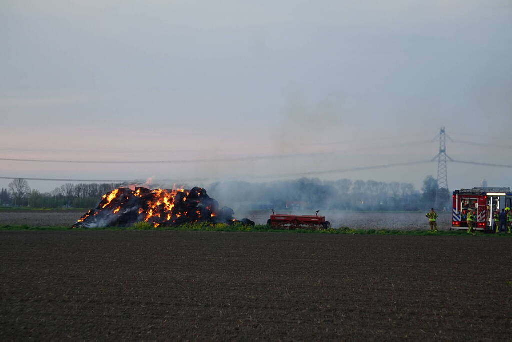 Veel rookontwikkeling bij buitenbrand