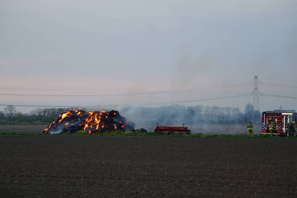 Veel rookontwikkeling bij buitenbrand