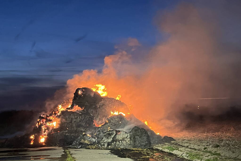 Veel rookontwikkeling bij buitenbrand