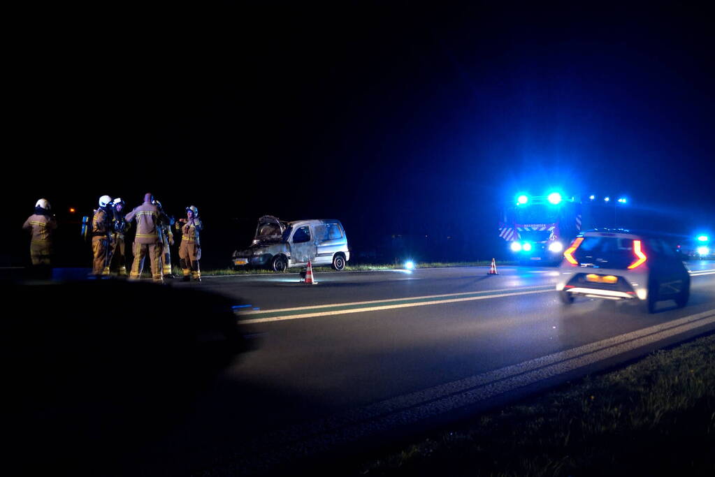 Busje volledig uitgebrand op N34