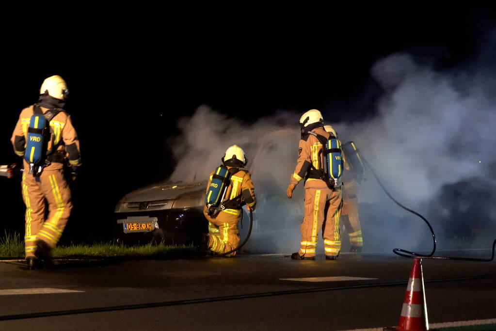 Busje volledig uitgebrand op N34