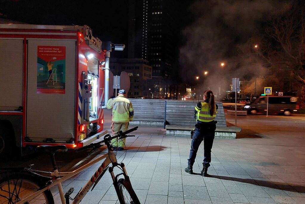 Afval in brand op stationsplein